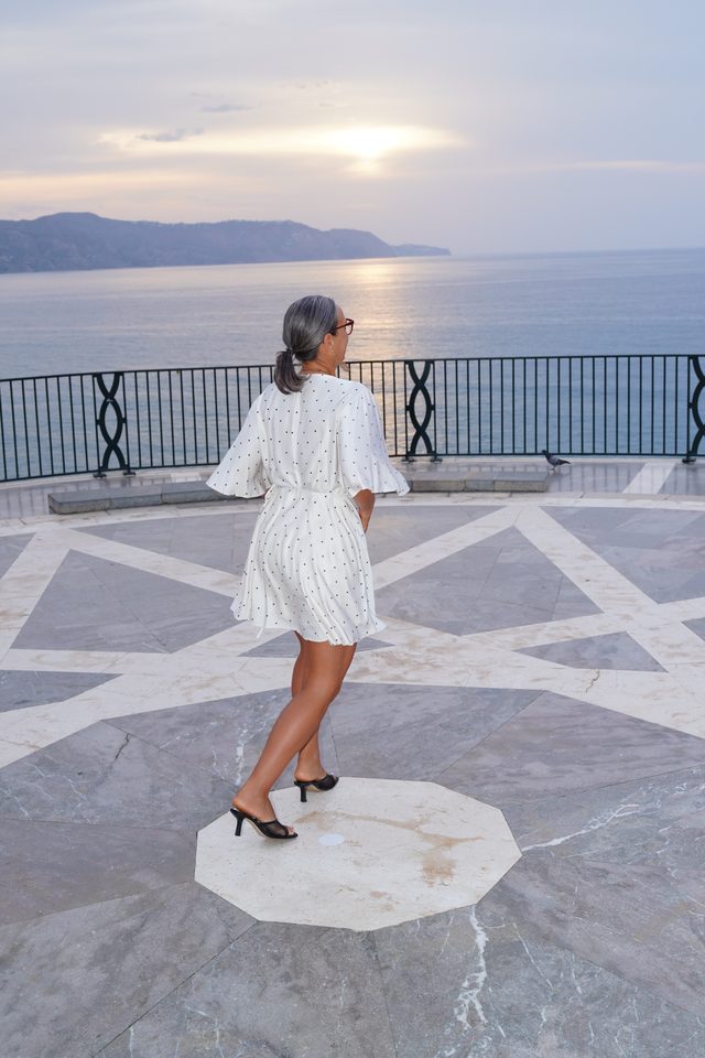 Un giro al amanecer en el Balcón de Europa, Nerja — fotograma 16 de 18