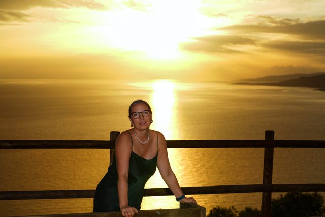 A sunset portrait session on Cerro Gordo, La Herradura — frame 6 of 6