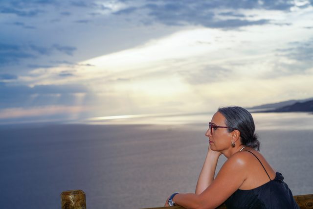 A sunset portrait session on Cerro Gordo, La Herradura — frame 2 of 6