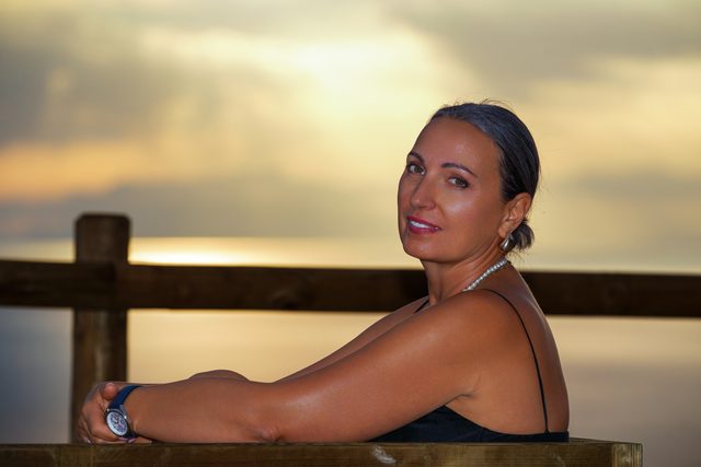 A sunset portrait session on Cerro Gordo, La Herradura — frame 4 of 6