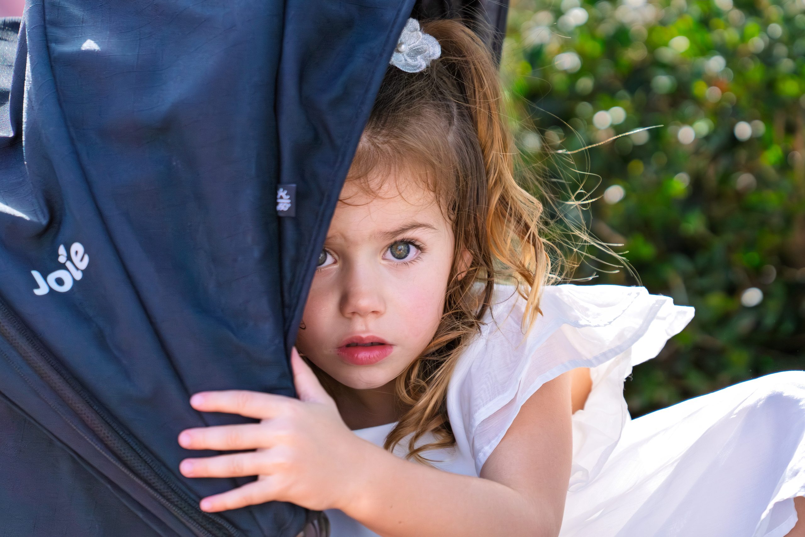 La fille de la mariée qui se cache derrière une poussette — Cortijo Bravo, Vélez-Málaga